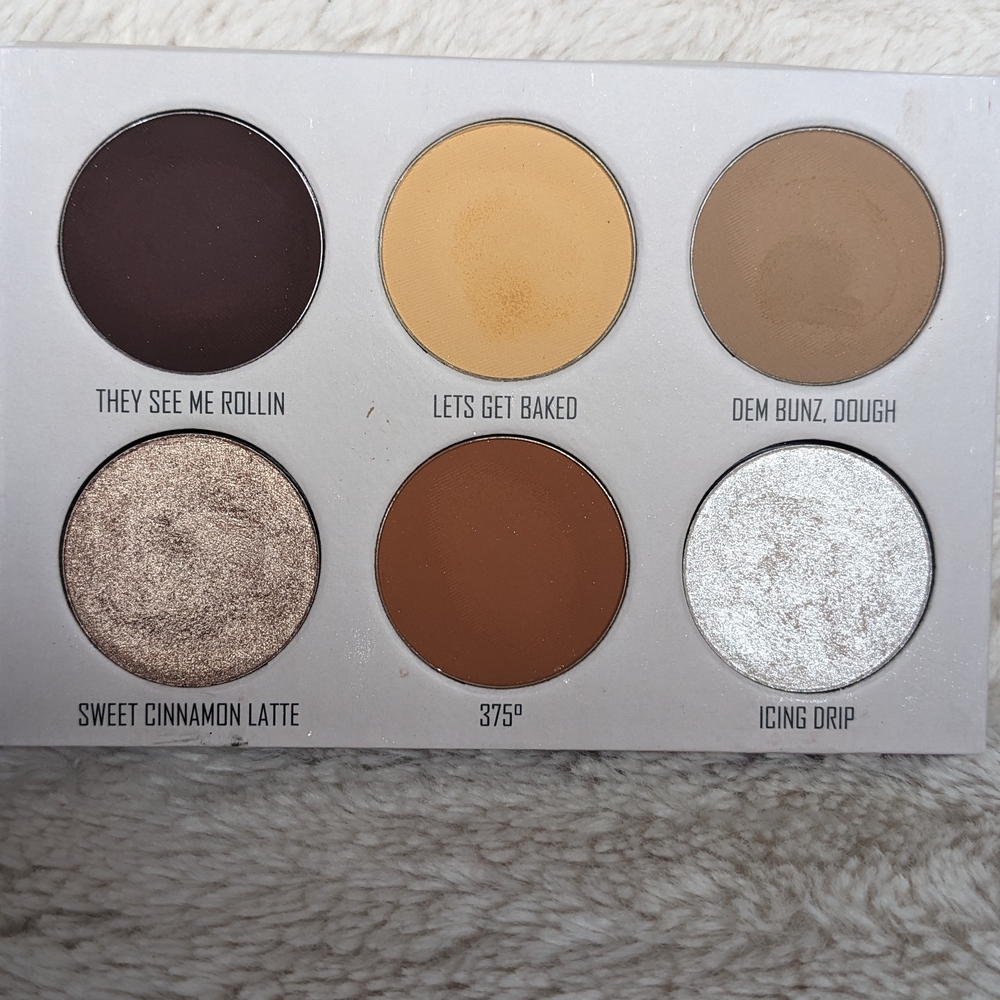 Give Me Glow Sweet And Sticky Eyeshadow Palette